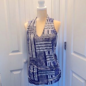 #Sleeveless fitted top. With many layers